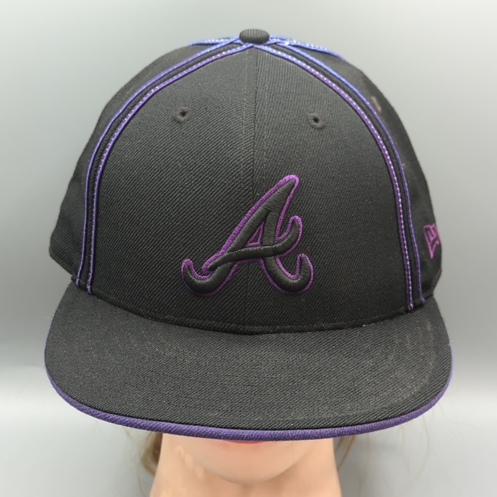 New Era 59FIFTY Atlanta Braves Fitted Hat 100% Wool Black Purple Piping 7 3/8